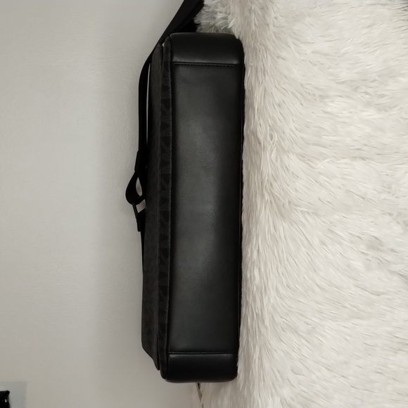 Michael Kors Everett Leather Flap Messenger Carryall Bag - Picture 11 of 12